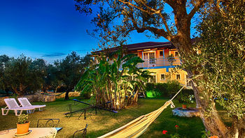 Artemis Studios And Apartments Psarou  Exterior photo
